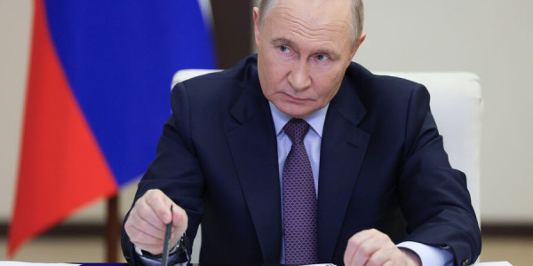 Putin Ukrayna ilə bağlı yeni üçtərəfli danışıqlar təklif edib