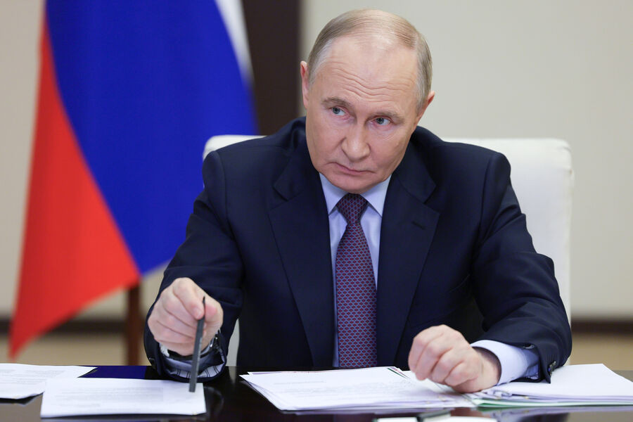Putin Ukrayna ilə bağlı yeni üçtərəfli danışıqlar təklif edib