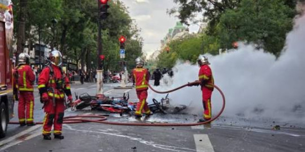 Fransada iğtişaşlar fonunda Le Penin reytinqi artıb