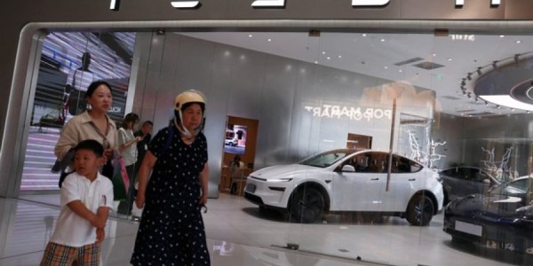 Tesla uçan avtomobillərə görə məhkəmə iddiaları ilə üzləşə bilər