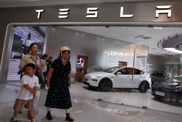 Tesla uçan avtomobillərə görə məhkəmə iddiaları ilə üzləşə bilər