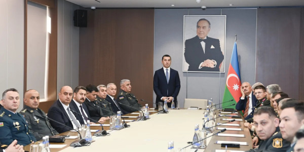 XİN-də "Strateji araşdırmalar və dövlət müdafiəsini idarəetmə akademik kursu"nun iştirakçıları ilə görüş olub