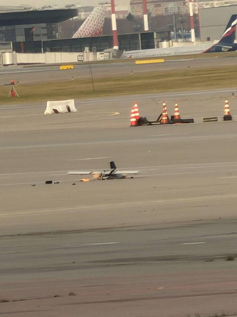 Şeremetyevo hava limanına Ukrayna dronunun qalıqları düşüb
