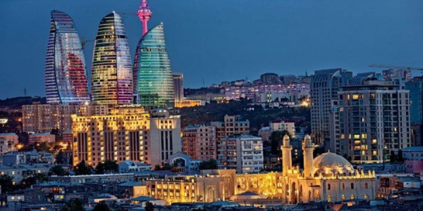 Dəbdəbəli binaların kölgəsində qalan reallıq