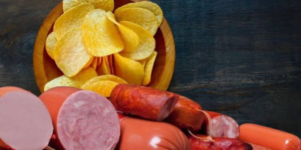 "Çips, kolbasa, qazlı içki..." –