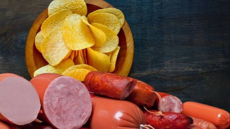 "Çips, kolbasa, qazlı içki..." –
