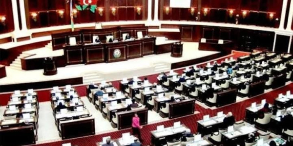 Milli Məclisin növbəti plenar iclası başladı