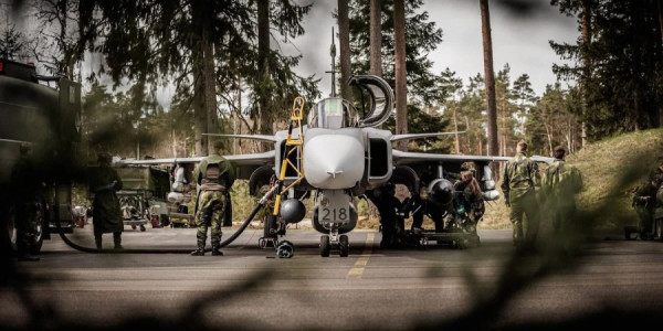 Ukrayna 2027-ci ildə İsveçdən 16 “Gripen” qırıcısı alacaq