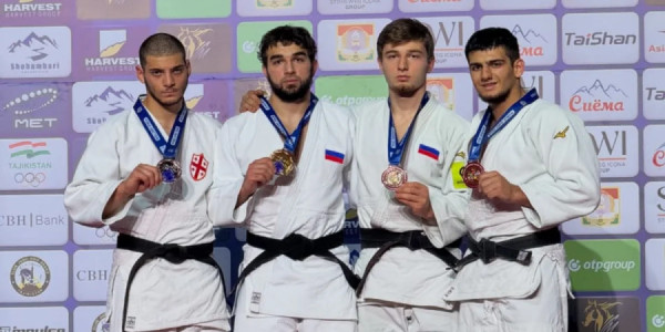 Gənc cüdoçularımız Tacikistanda beş medal qazandılar
