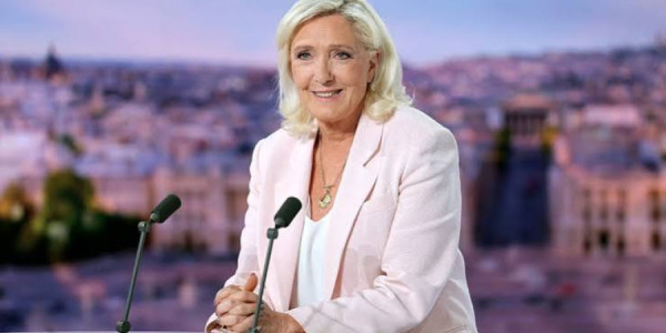 Marin Le Pen Fransada prezident seçkilərinə hazırlaşır