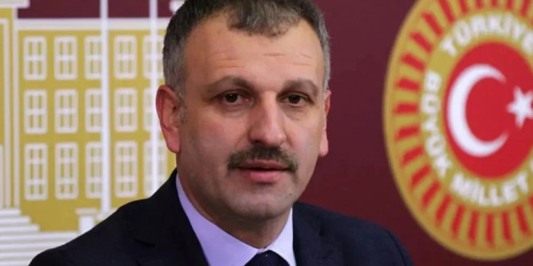 Oqtay Saral istehfa xəbərini təsdiqlədi