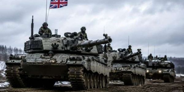 Britaniyalılar müharibəyə hazırlıq çağırışlarından sonra radioqəbuledici və fənərləri kütləvi şəkildə alırlar