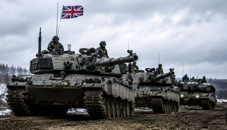 Britaniyalılar müharibəyə hazırlıq çağırışlarından sonra radioqəbuledici və fənərləri kütləvi şəkildə alırlar