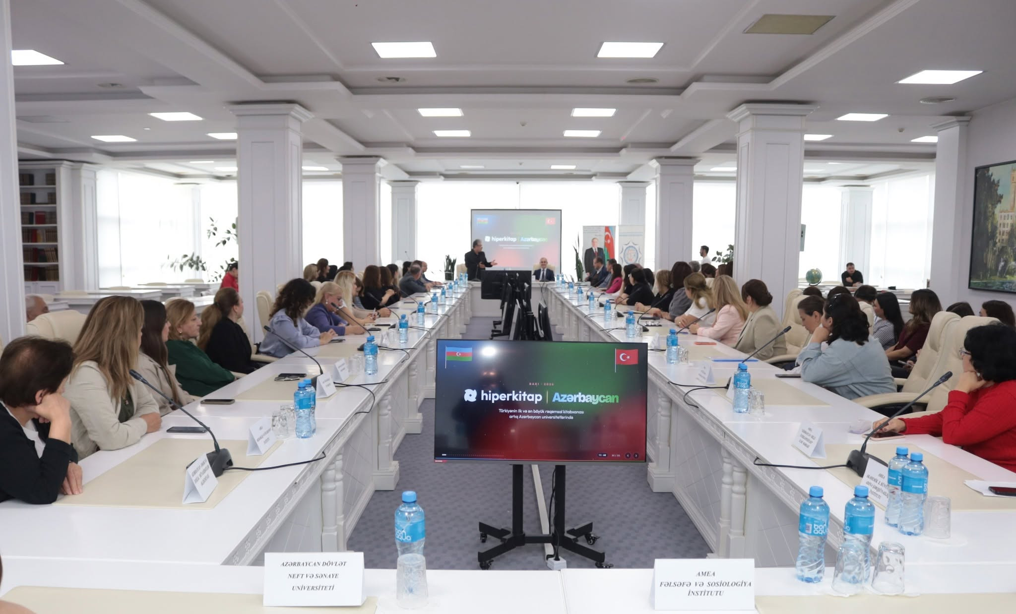 MEK-də “Hiperkitap” rəqəmsal platformasının nümayəndələri kitabxanaçılarla görüş keçirib