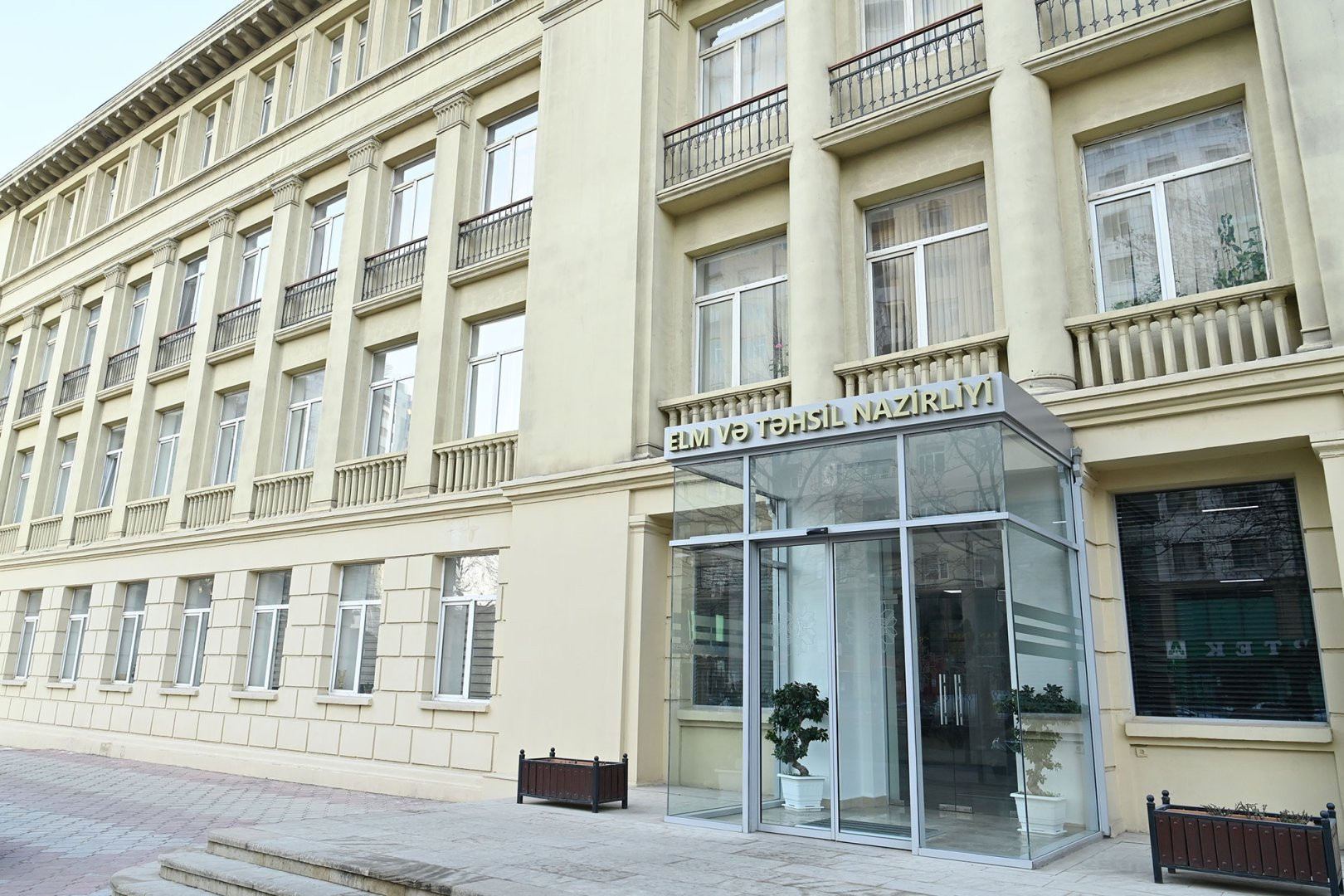 Elm və Təhsil Nazirliyindən iranlı nazirə
