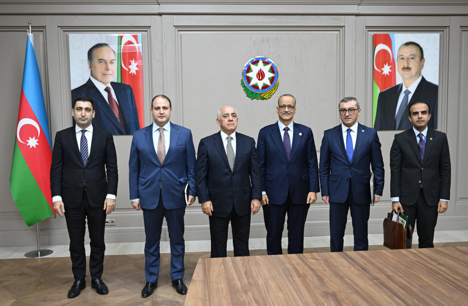 Baş nazir Əli Əsədov İƏT-in Baş katibi ilə görüşüb