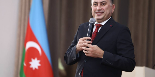 Elnur Rüstəmov: Ailə birliyi hər kəsin eyni düşünməsi tələbi kimi başa düşülməməlidir -