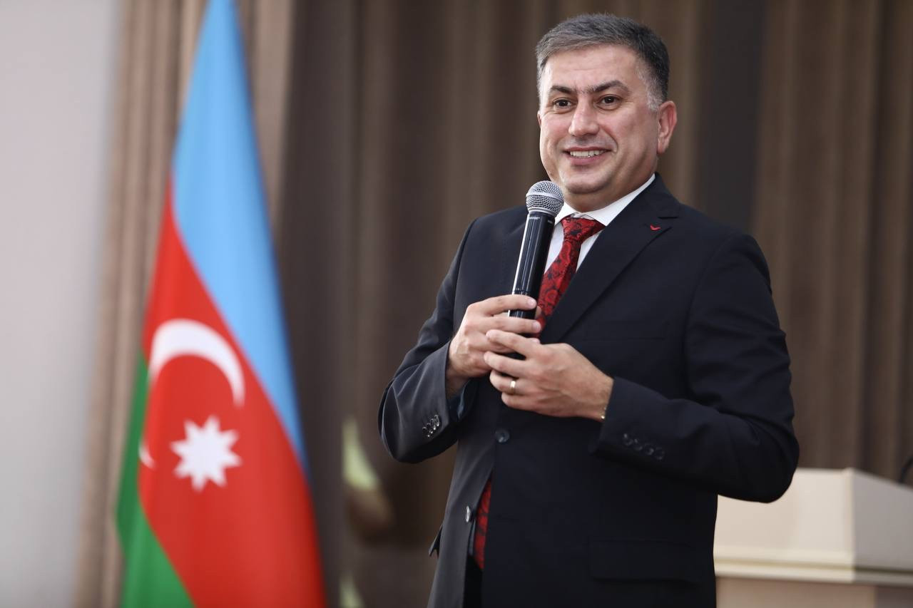 Elnur Rüstəmov: Ailə birliyi hər kəsin eyni düşünməsi tələbi kimi başa düşülməməlidir -