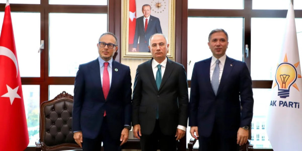 Ramil Həsən AK Parti sədrinin birinci müavini ilə görüşüb