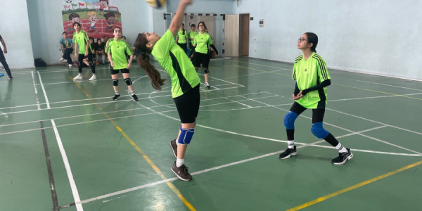 Yasamal rayonunda Zəfərin 6-cı ildönümünə həsr olunmuş qızlar arasında voleybol yarışı keçirilib