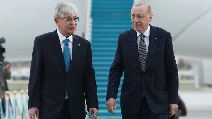 Ərdoğan Tokayevi rəsmi mərasimlə qarşılayıb