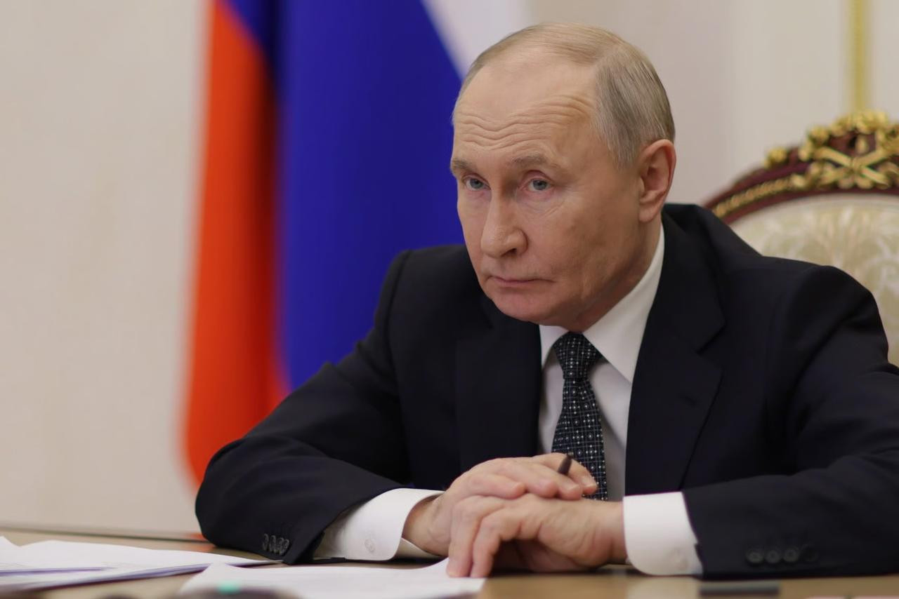 Putin Avropa liderləri ilə Ukrayna əvəzinə orta əsrlər tarixini müzakirə edib