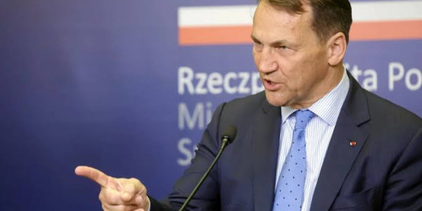 Sikorski: Putin bütün Ukraynanı ələ keçirmək istəyirdi