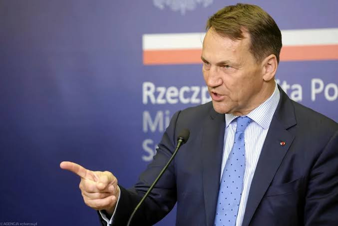 Sikorski: Putin bütün Ukraynanı ələ keçirmək istəyirdi