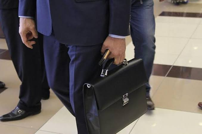 Azərbaycanda vəzifəli şəxslərin əlavə işdə çalışmasına