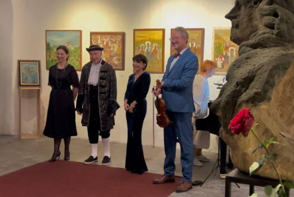 Praqada Müslüm Maqomayevin xatirəsi poeziya və musiqi ilə anılıb
