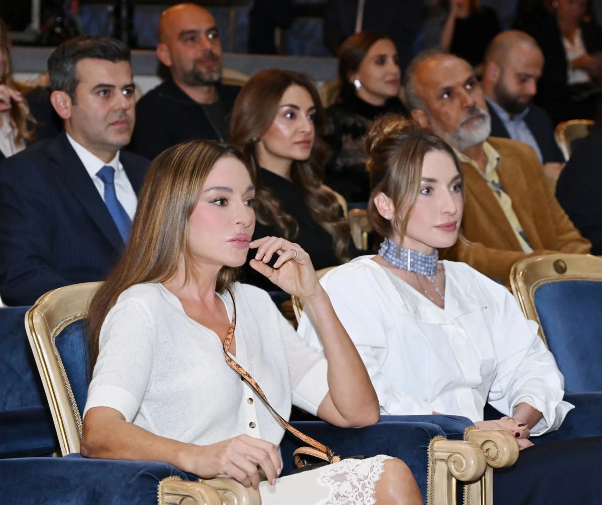 Mehriban Əliyeva Bakıda “Qağayı” tamaşasının təqdimatında iştirak edib