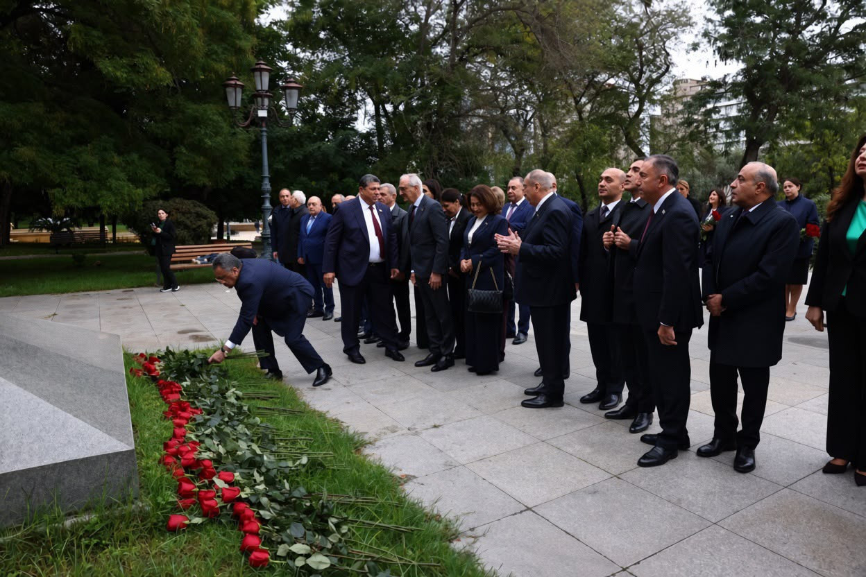 Bakıda Atatürkün heykəli ziyarət olunub
