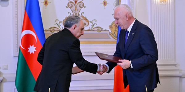 Kamran Əliyev Rusiyanın Baş prokurorunu təltif edib