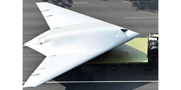 Çin ilk dəfə gizli pilotsuz uçuş aparatını hərbi gəmidə sınaqdan keçirib