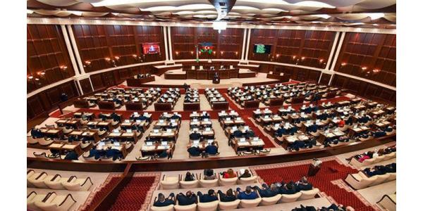 Milli Məclisdə iki yeni qanun layihəsi müzakirəyə çıxarılır