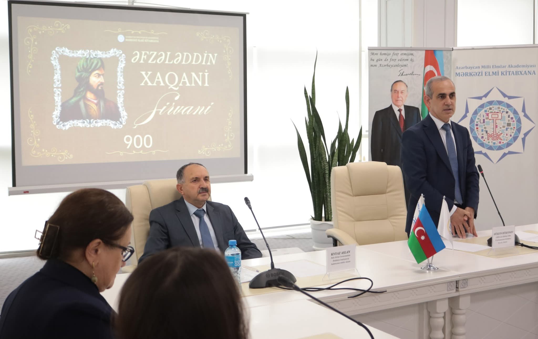MEK-də Xaqani Şirvaninin yaradıcılığında elm, mütaliə və kitab mədəniyyətinə həsr olunmuş seminar keçirilib