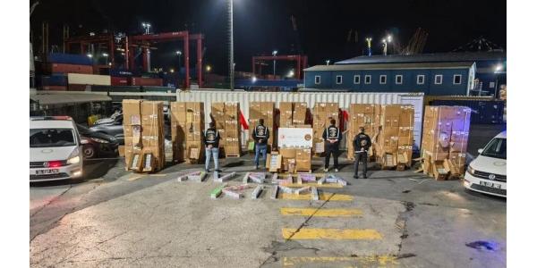 İstanbulda iki əməliyyatda 142 mindən çox elektron siqaret müsadirə edilib