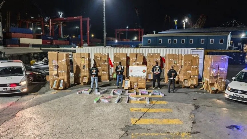 İstanbulda iki əməliyyatda 142 mindən çox elektron siqaret müsadirə edilib