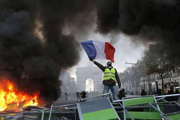 Paris küçələrində gərginlik:
